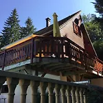 Poolside Bliss Near Dom wakacyjny Beaulieu (Cantal)