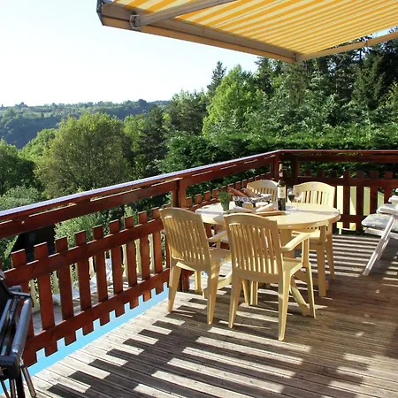 Poolside Bliss Near * Beaulieu (Cantal)