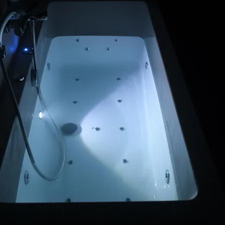 بيت للعطل Poolside Bliss Near *