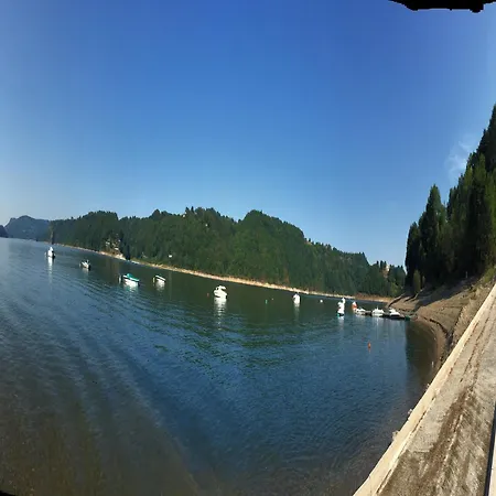 بيت للعطل Poolside Bliss Near Beaulieu (Cantal)
